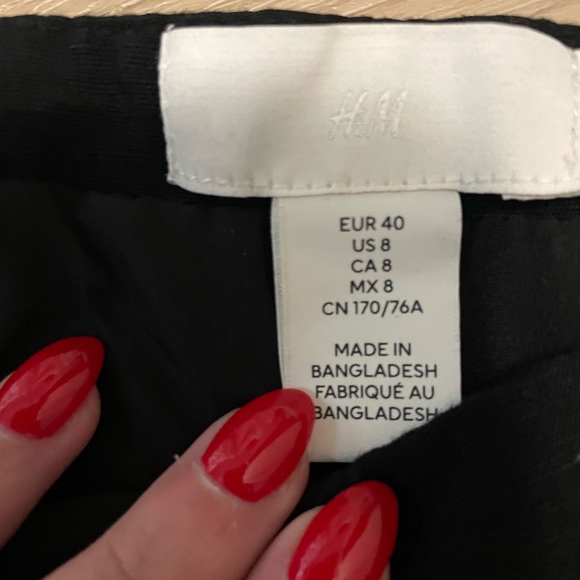 H&M black mini skirt - Picture 3 of 3